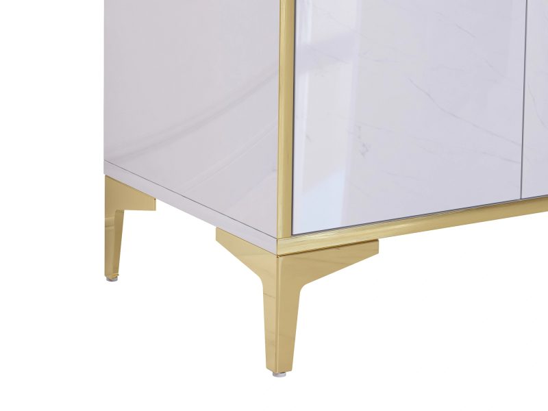 Detailaufnahme des goldenen Metallfußes der Vitrine Monako