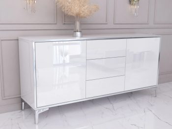 Schräge Seitenansicht der Kommode Monako mit Hochglanz-Oberfläche und Dekoration