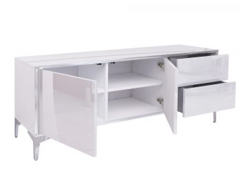 Geöffnete Türen und Schubladen des TV-Lowboards Monako zeigen den Stauraum