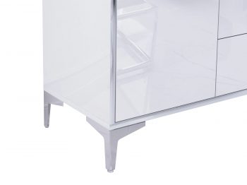 Detailansicht des silbernen Metallfußes der Kommode Monako