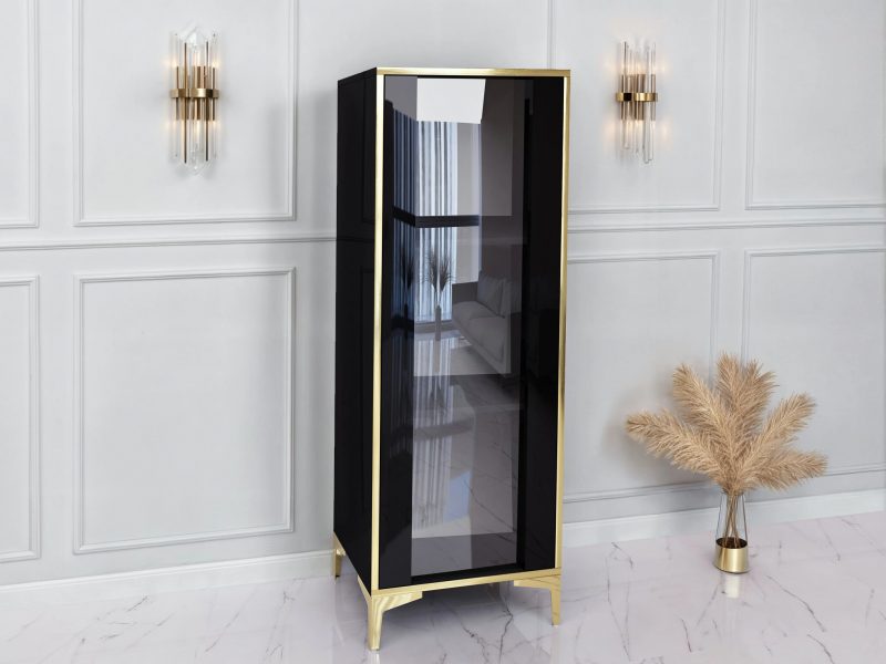 Vitrine Monako 50cm Schwarz Hochglanz mit goldenen Akzenten im Wohnzimmerambiente