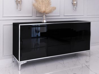 Seitenansicht der Kommode Monako 154cm Schwarz Hochglanz mit silbernen Details