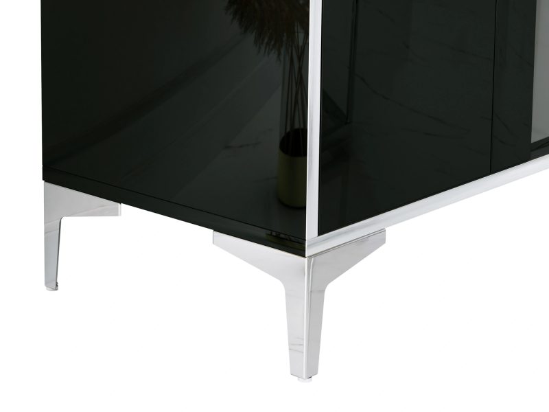 Detailansicht der silbernen Beine der Vitrine Monako in Hochglanzoptik