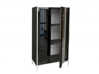 Geöffnete Vitrine Monako Schwarz Hochglanz mit sichtbaren Ablagefächern