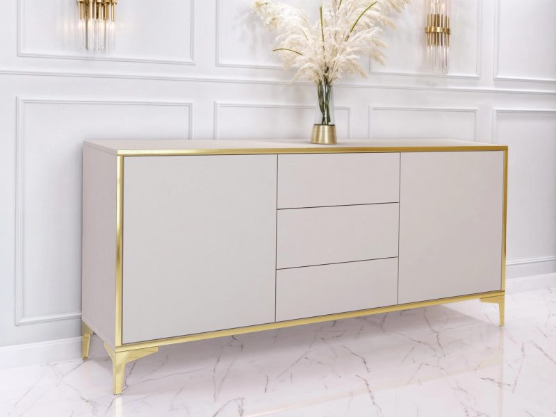 Seitenansicht Kommode Monako 154cm in Kaschmir Matt mit goldenen Details und Dekoration