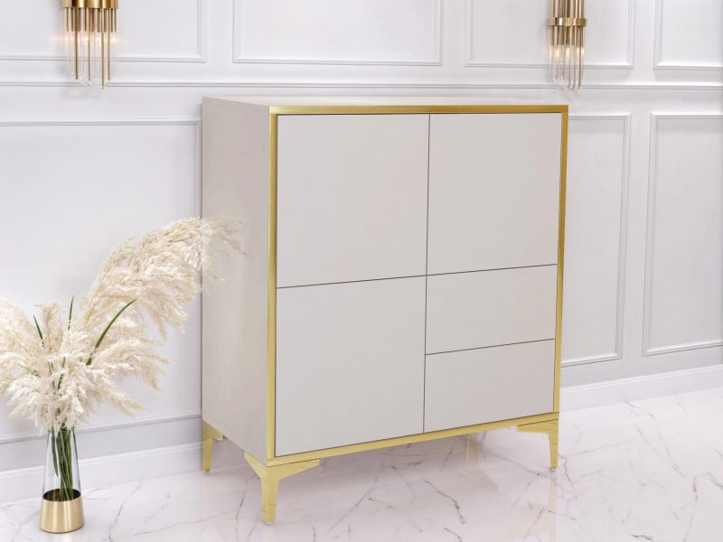 Seitenansicht Kommode Monako 80cm Kaschmir Matt mit goldenen Details und Dekoration