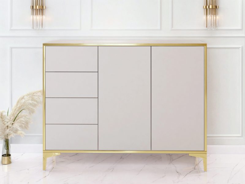 Kommode Monako 118cm in Kaschmir Matt mit goldenen Akzenten vor weißer Wand