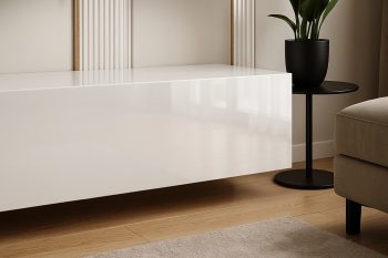 Detailaufnahme der Front des TV-Lowboards Galizia 140cm Weiß Hochglanz.