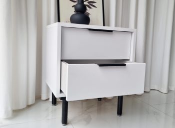 Nachttisch Cala 45cm – geöffnete Schublade in Weiß Matt