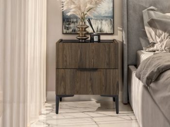 Moderner Nachttisch Pari im Schlafzimmer mit Dekoration auf schwarzer Hochglanzplatte