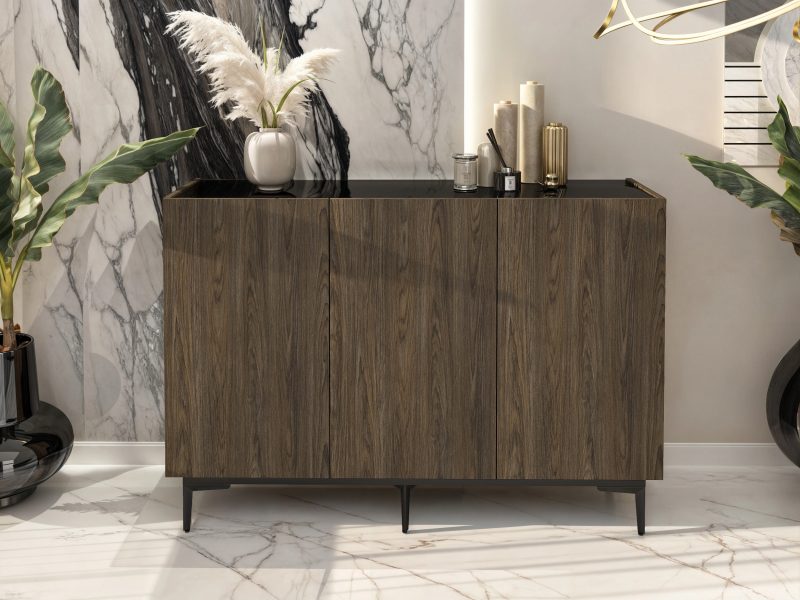 Kommode Pari 135cm in modernem Wohnzimmer mit Dekoration auf schwarzer Hochglanzplatte