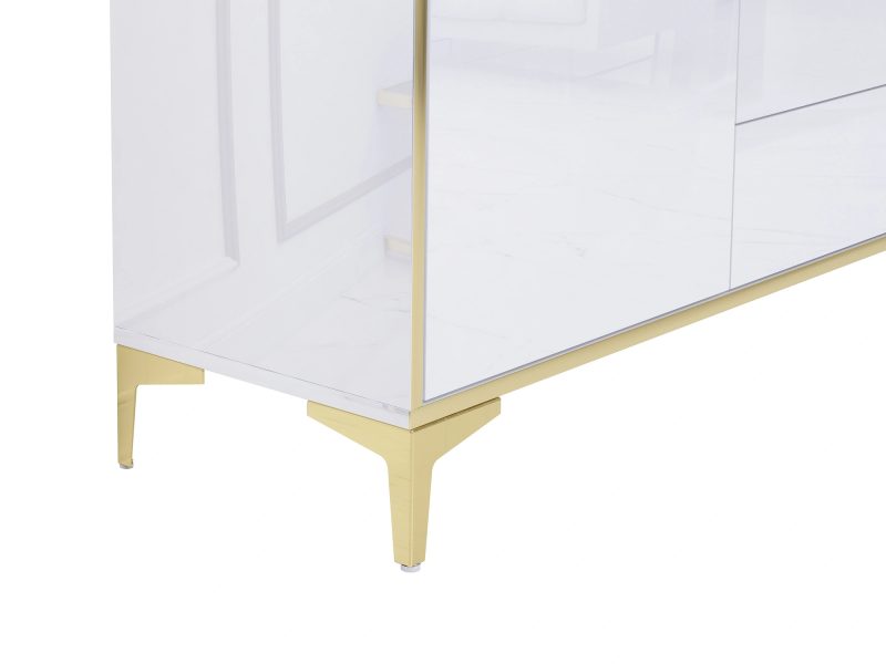 Detailansicht der goldenen Beine der Kommode Monako mit glänzender Oberfläche