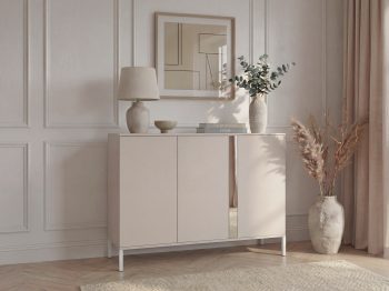 Kommode Galizia 128cm Kaschmir Matt mit 3 Türen und Zierspiegel auf weißen Beinen