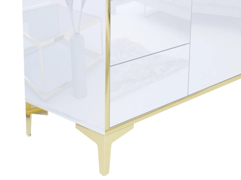 Detailansicht der Seite und goldfarbenen Füße der Kommode Monako mit reflektierender Oberfläche